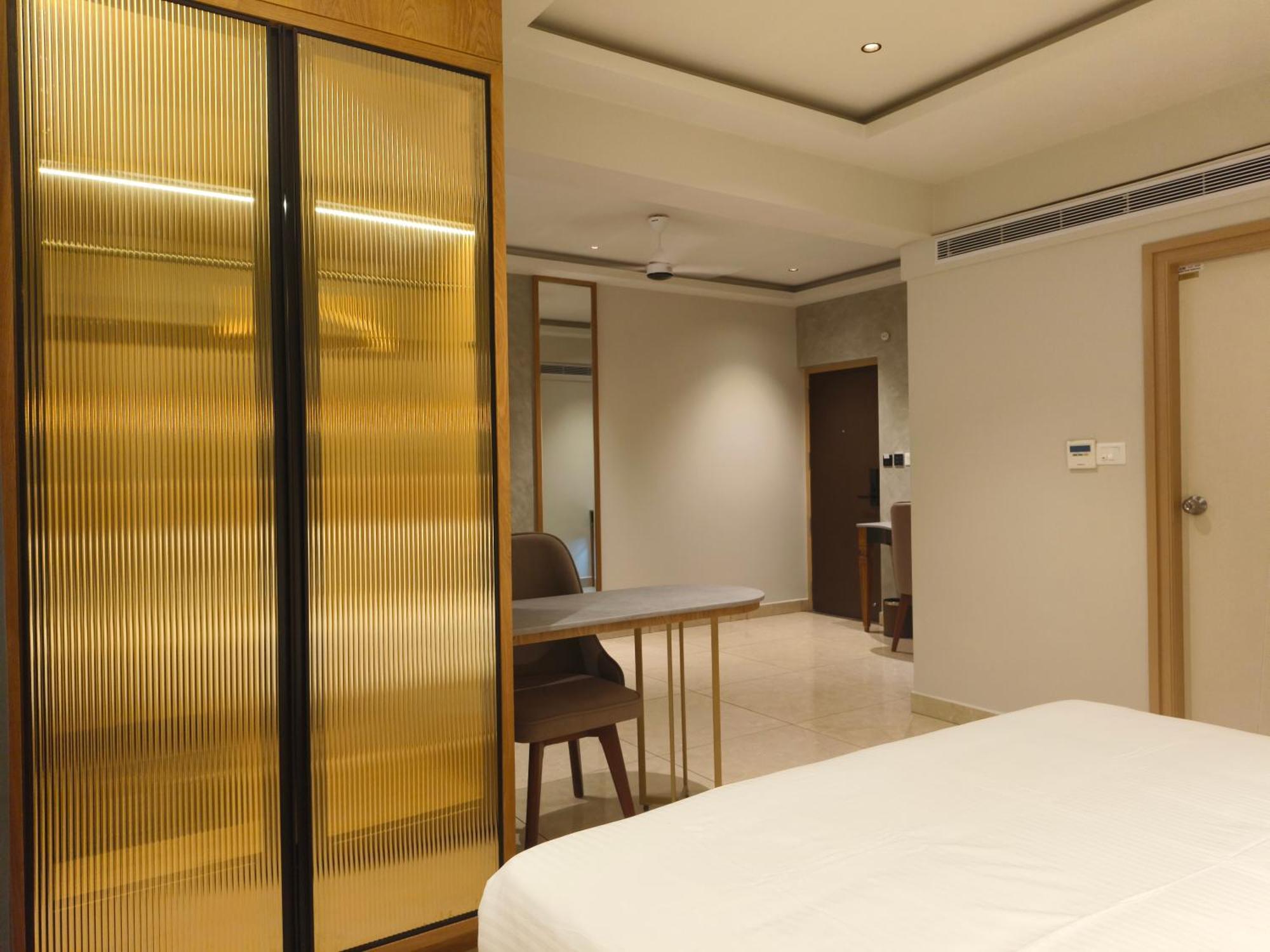 Olive Hotel Le Opera By Embassy Group Bangalore Exterior foto