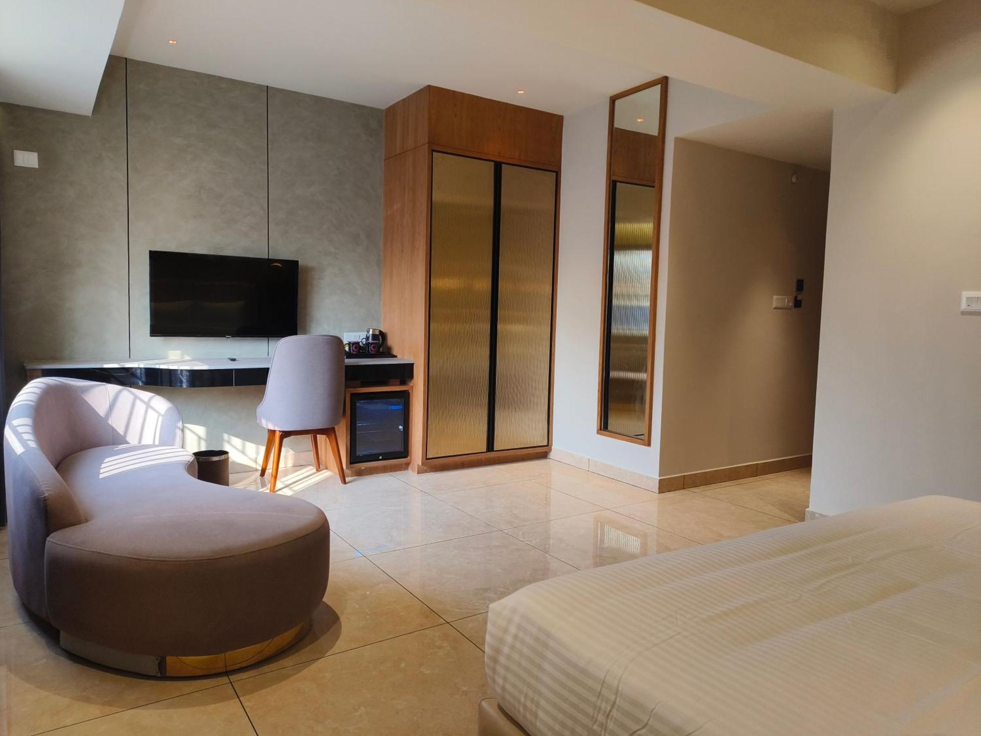 Olive Hotel Le Opera By Embassy Group Bangalore Exterior foto